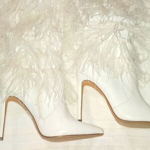 Elegant White Feathered Heeled Boots